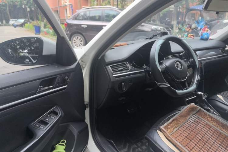 Used Volkswagen C-TREK 2018 1.5L Automatic Comfort Model Driver Seat