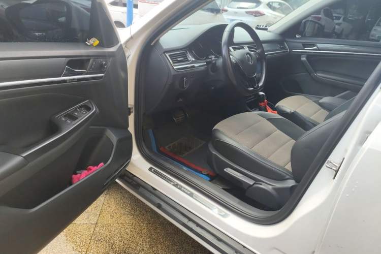 Used Volkswagen C-TREK 2018 1.5L Automatic Comfort Model Driver Seat