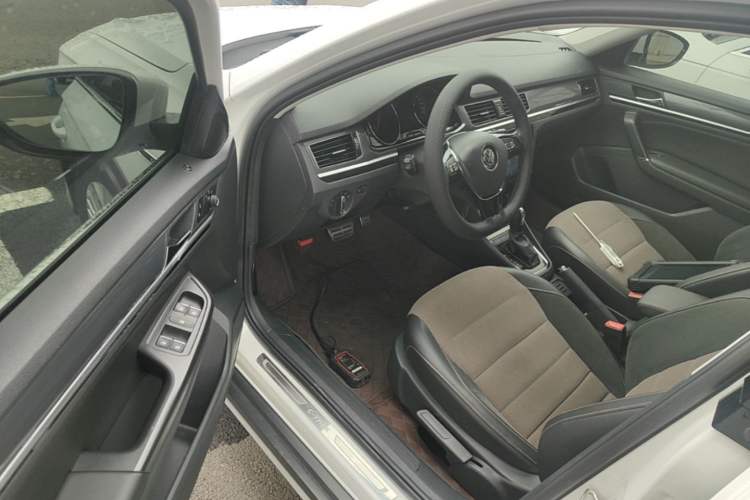 Used Volkswagen C-TREK 2018 1.5L Automatic Comfort Model Driver Seat