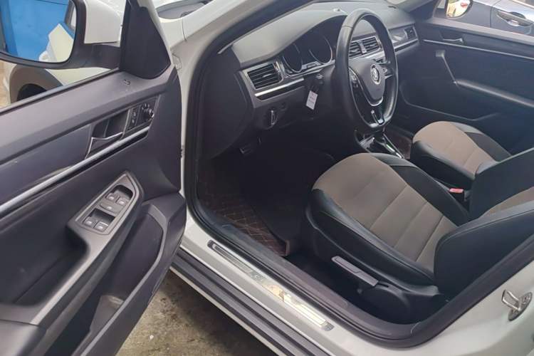 Used Volkswagen C-TREK 2018 1.5L Automatic Comfort Model Driver Seat