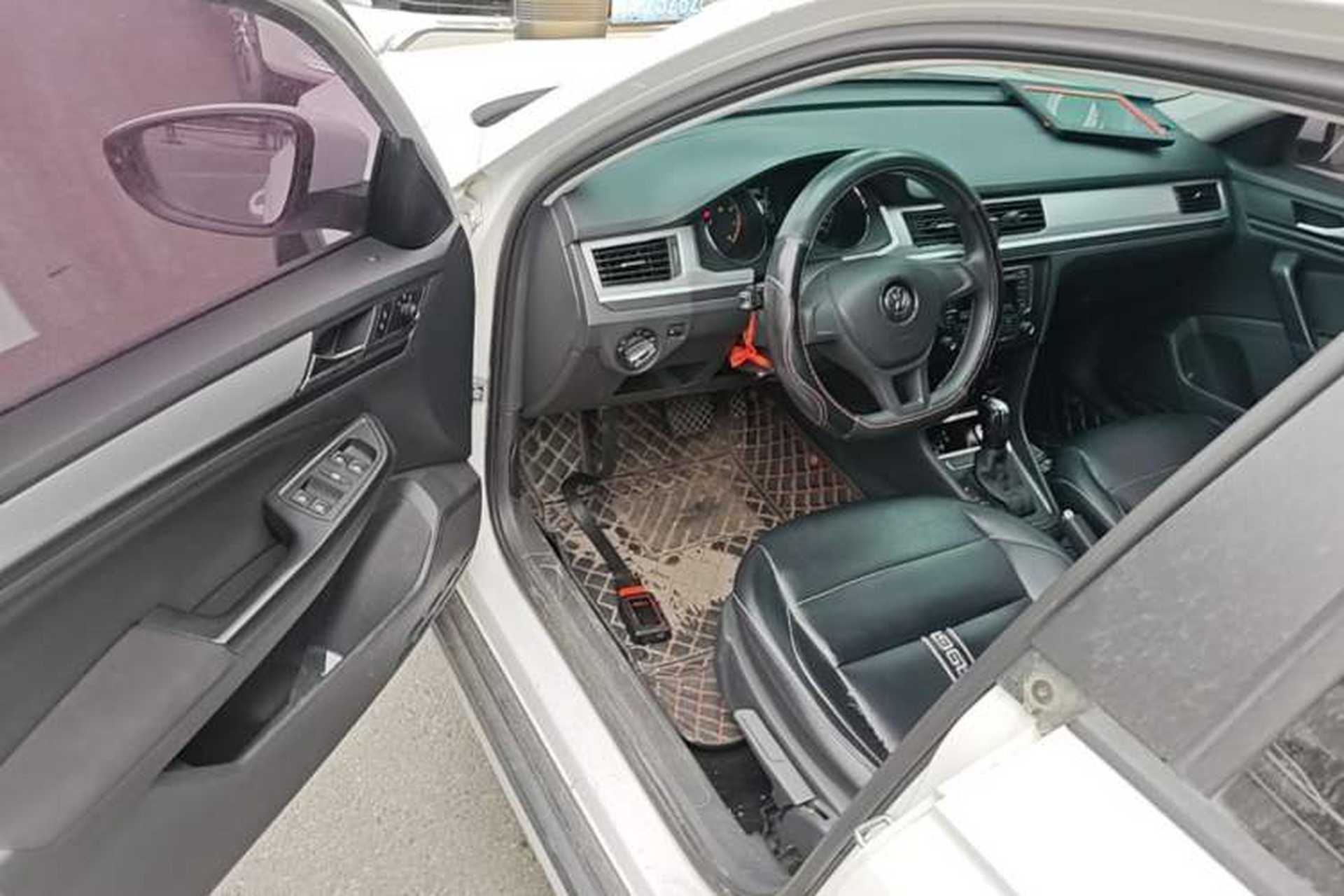 Used Volkswagen C-TREK 2018 1.5L Automatic Fashion Model Driver Seat