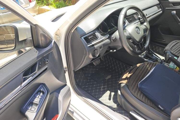 Used Volkswagen C-TREK 2018 1.5L Automatic Comfort Model Driver Seat