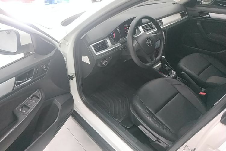 Used Volkswagen C-TREK 2018 1.5L Automatic Fashion Model Driver Seat