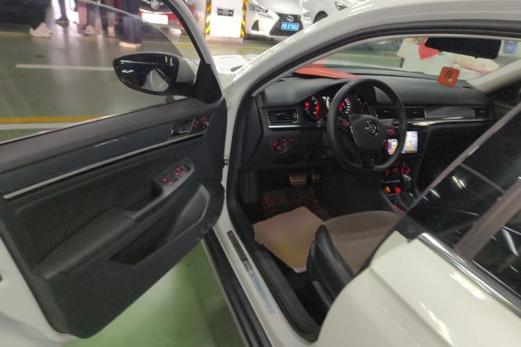Used Volkswagen C-TREK 2018 1.5L Automatic Comfort Model Driver Seat