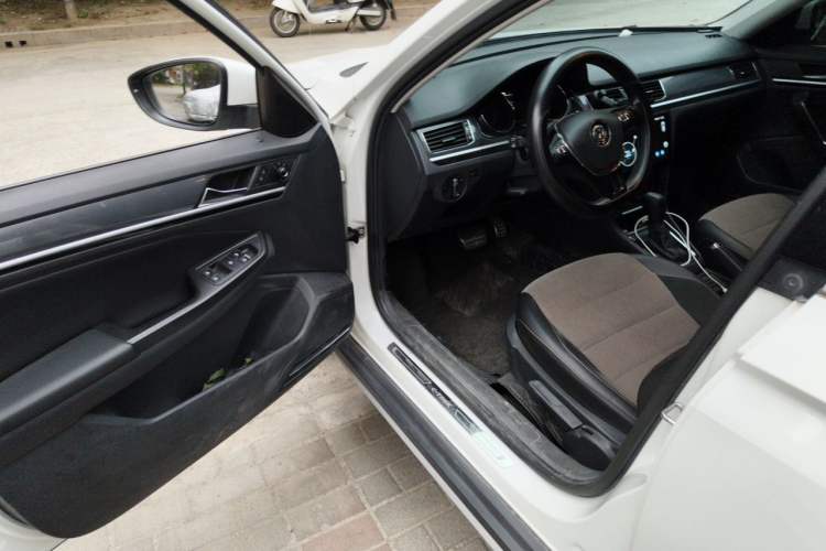 Used Volkswagen C-TREK 2018 1.5L Automatic Comfort Model Driver Seat