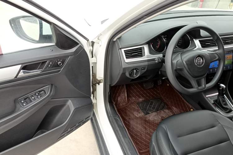 Used Volkswagen C-TREK 2018 1.5L Automatic Fashion Model Driver Seat
