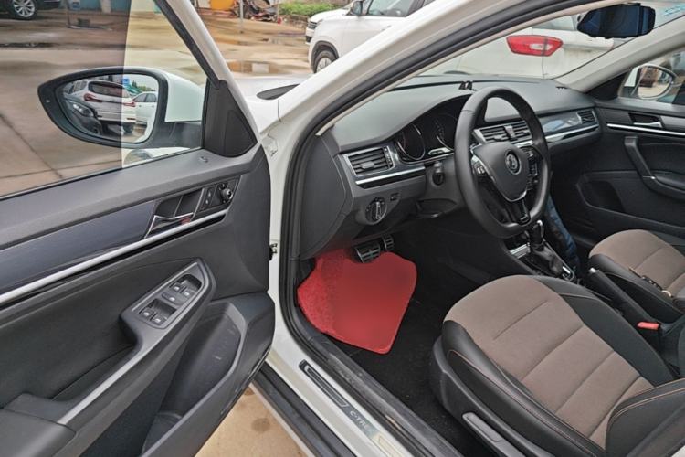 Used Volkswagen C-TREK 2018 1.5L Automatic Comfort Model Driver Seat