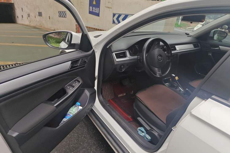 Used Volkswagen C-TREK 2018 1.5L Automatic Fashion Model Driver Seat