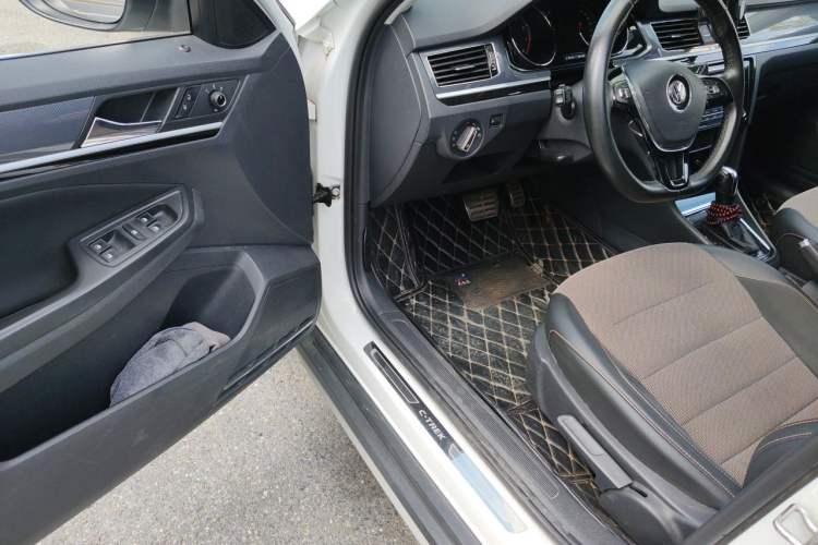 Used Volkswagen C-TREK 2018 1.5L Automatic Comfort Model Driver Seat
