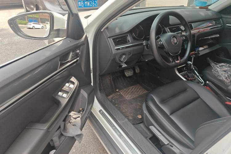 Used Volkswagen C-TREK 2018 1.5L Automatic Comfort Model Driver Seat