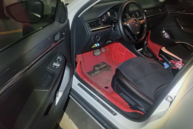 Used Volkswagen C-TREK 2018 1.5L Automatic Luxury Edition Driver Seat