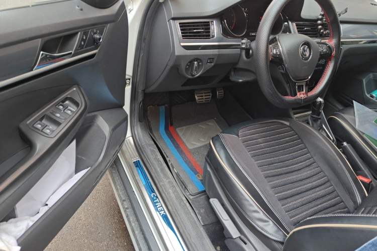 Used Volkswagen C-TREK 2018 1.5L Automatic Comfort Model Driver Seat