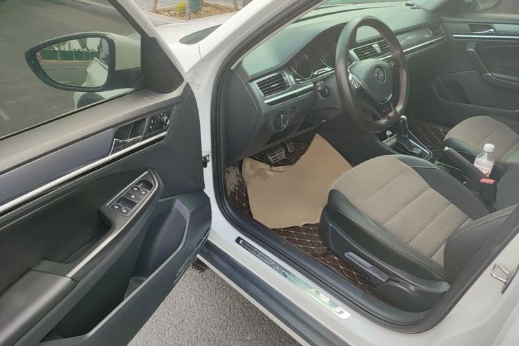 Used Volkswagen C-TREK 2018 1.5L Automatic Comfort Model Driver Seat