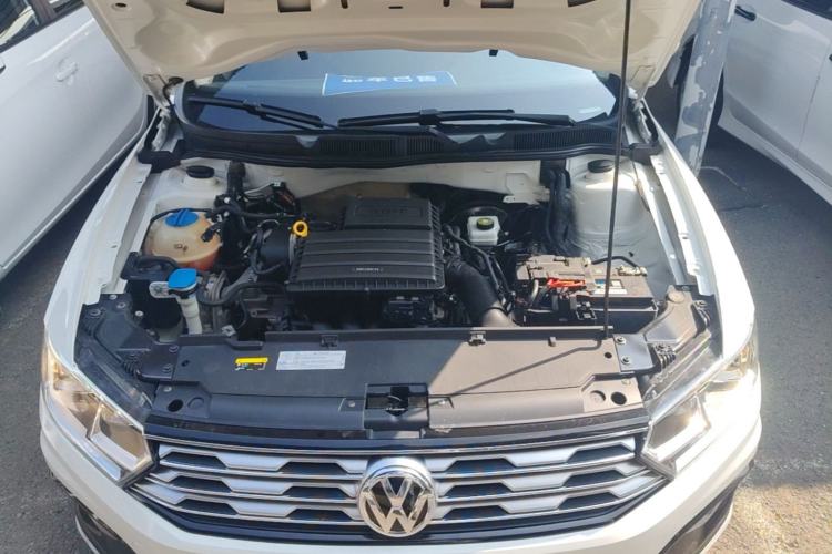 Used Volkswagen C-TREK 2018 1.5L Automatic Fashion Model Engine Bay
