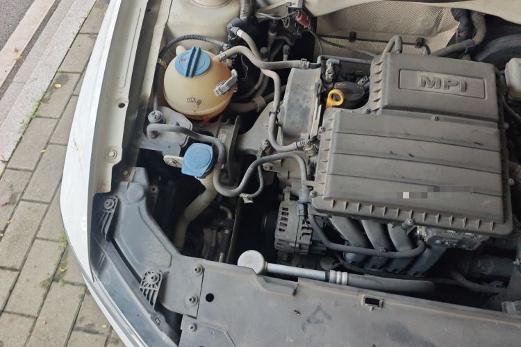 Used Volkswagen C-TREK 2018 1.5L Automatic Fashion Model Engine Bay Right