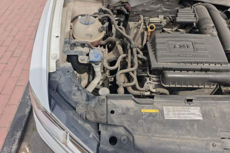 Used Volkswagen C-TREK 2018 230TSI DSG Comfort Model Engine Bay Right