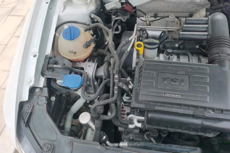 Used Volkswagen C-TREK 2018 230TSI DSG Luxury Version Engine Bay Right