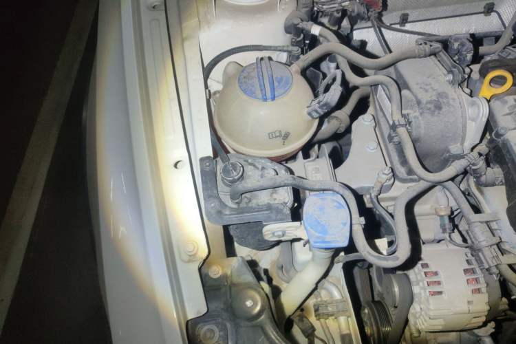 Used Volkswagen C-TREK 2018 1.5L Automatic Luxury Edition Engine Bay Right