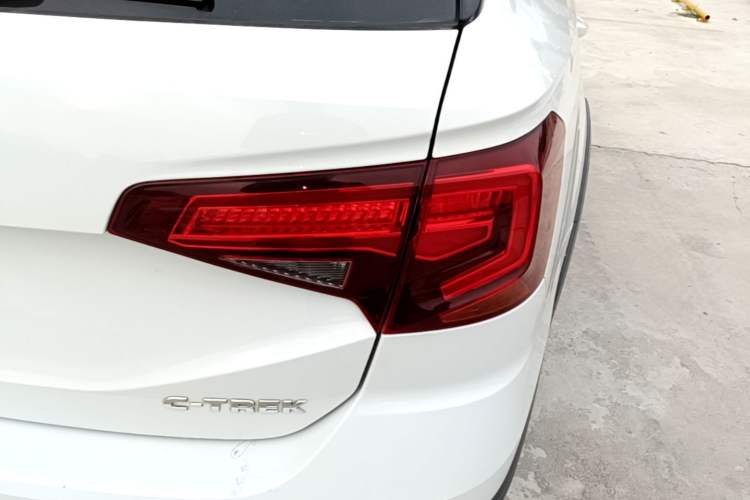 Used Volkswagen C-TREK 2018 1.5L Automatic Fashion Model Exterior 3