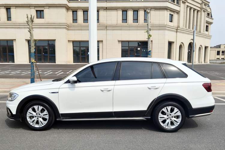 Used Volkswagen C-TREK 2018 230TSI DSG Comfort Model Exterior 4