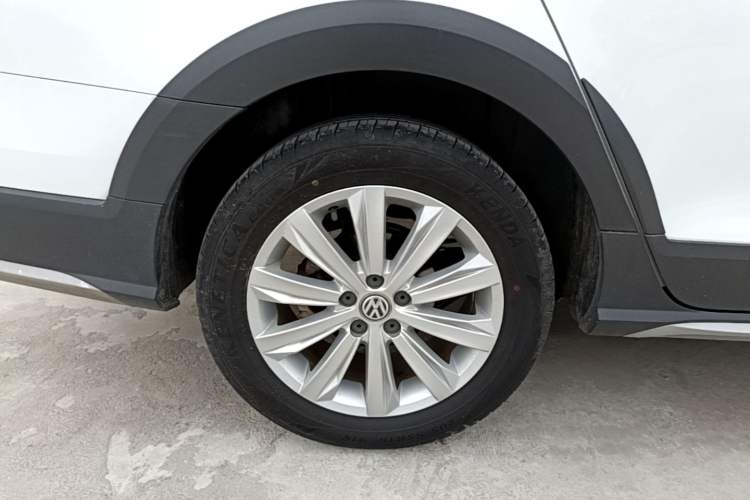 Used Volkswagen C-TREK 2018 1.5L Automatic Fashion Model Exterior 5