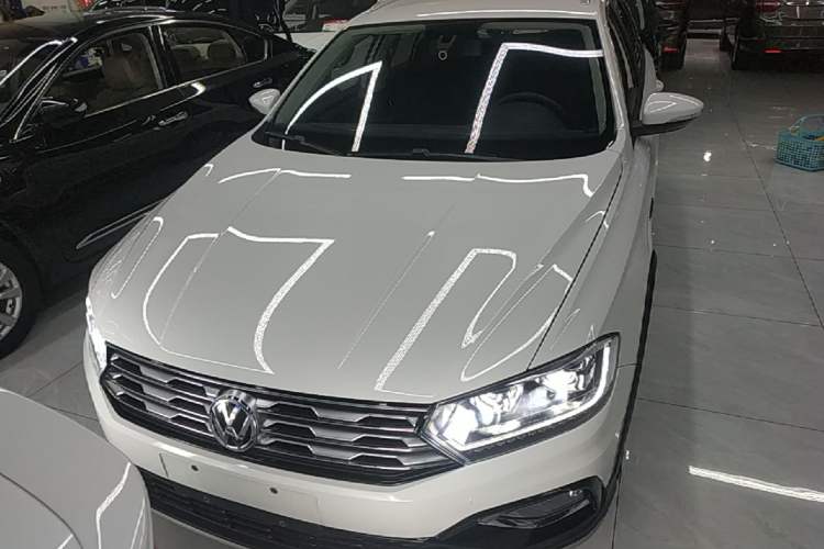 Used Volkswagen C-TREK 2018 1.5L Automatic Fashion Model Front
