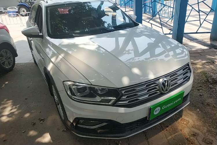 Used Volkswagen C-TREK 2018 1.5L Automatic Comfort Model Front Right 45 Deg