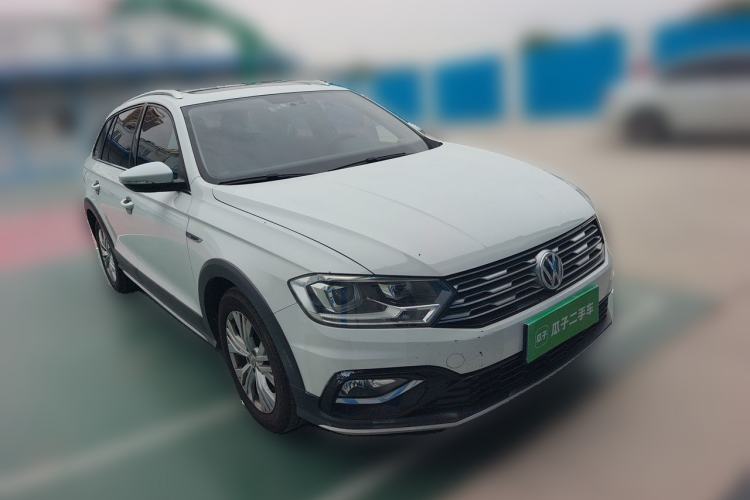 Used Volkswagen C-TREK 2018 230TSI DSG Comfort Model Front Right 45 Deg