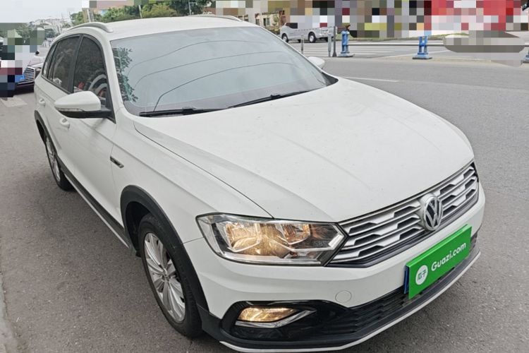 Used Volkswagen C-TREK 2018 1.5L Automatic Fashion Model Front Right 45 Deg