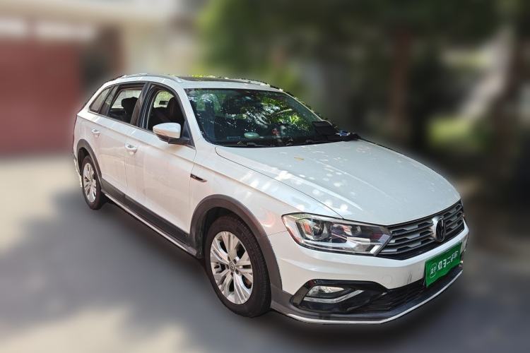 Used Volkswagen C-TREK 2018 230TSI DSG Comfort Model Front Right 45 Deg