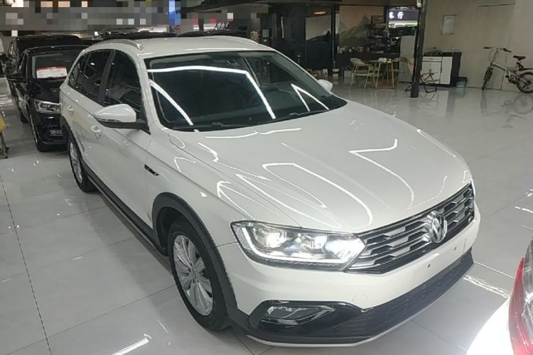 Used Volkswagen C-TREK 2018 1.5L Automatic Fashion Model Front Right 45 Deg