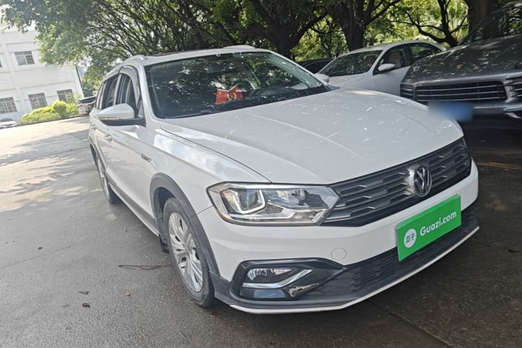 Used Volkswagen C-TREK 2018 230TSI DSG Comfort Model Front Right 45 Deg