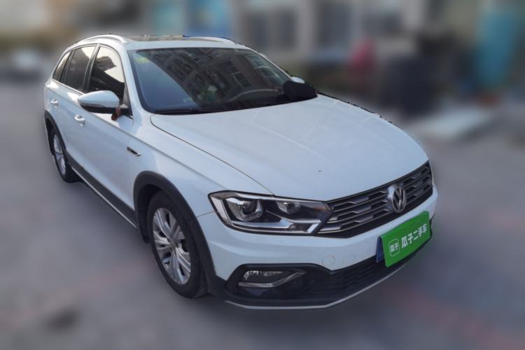 Used Volkswagen C-TREK 2018 230TSI DSG Comfort Model Front Right 45 Deg