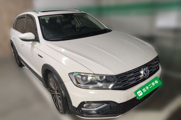 Used Volkswagen C-TREK 2018 230TSI DSG Comfort Model Front Right 45 Deg