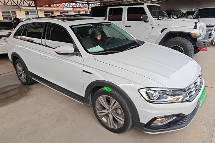 Used Volkswagen C-TREK 2018 230TSI DSG Comfort Model Front Right 45 Deg