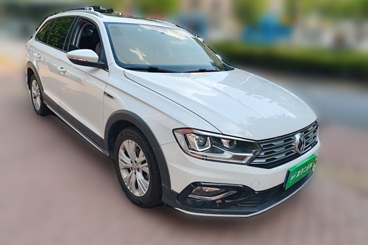 Used Volkswagen C-TREK 2018 230TSI DSG Comfort Model Front Right 45 Deg