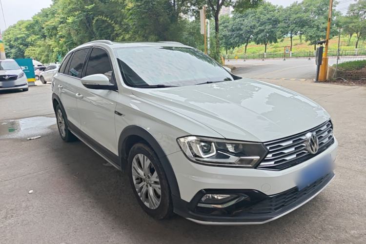 Used Volkswagen C-TREK 2018 230TSI DSG Comfort Model Front Right 45 Deg