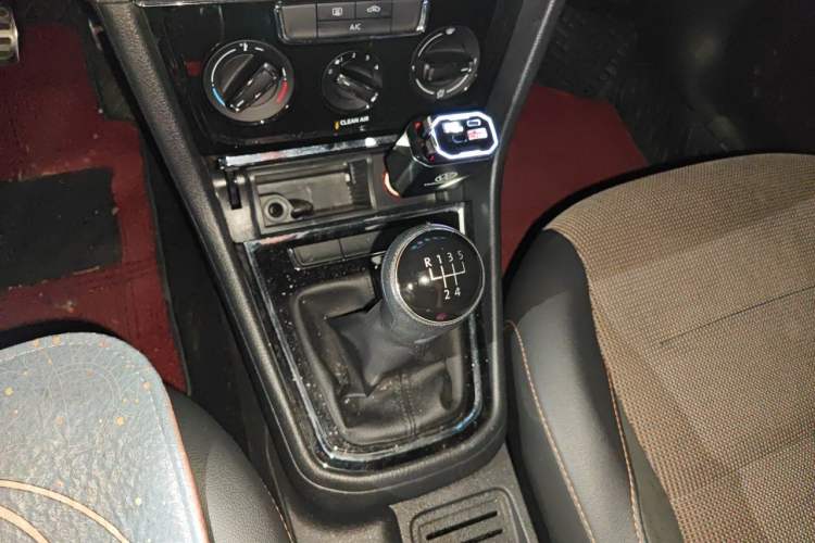 Used Volkswagen C-TREK 2018 1.5L Manual Comfort Model Gear Lever