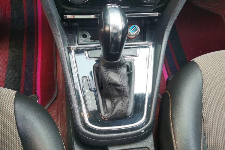 Used Volkswagen C-TREK 2018 230TSI DSG Comfort Model Gear Lever