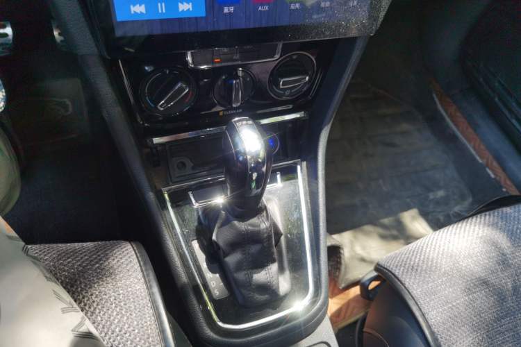 Used Volkswagen C-TREK 2018 230TSI DSG Comfort Model Gear Lever