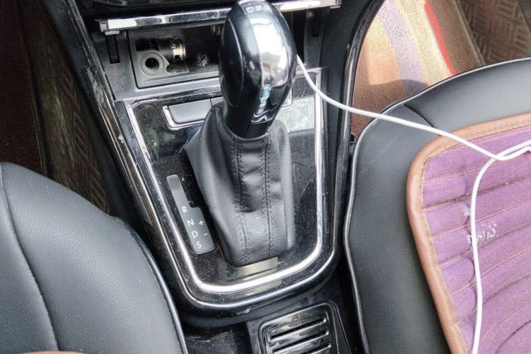 Used Volkswagen C-TREK 2018 230TSI DSG Comfort Model Gear Lever