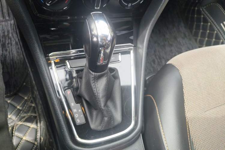 Used Volkswagen C-TREK 2018 1.5L Automatic Comfort Model Gear Lever