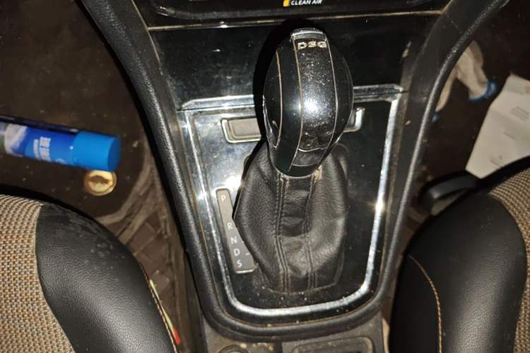 Used Volkswagen C-TREK 2018 230TSI DSG Comfort Model Gear Lever