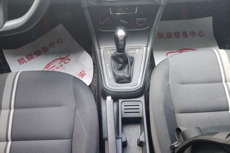Used Volkswagen C-TREK 2018 1.5L Automatic Fashion Model Gear Lever