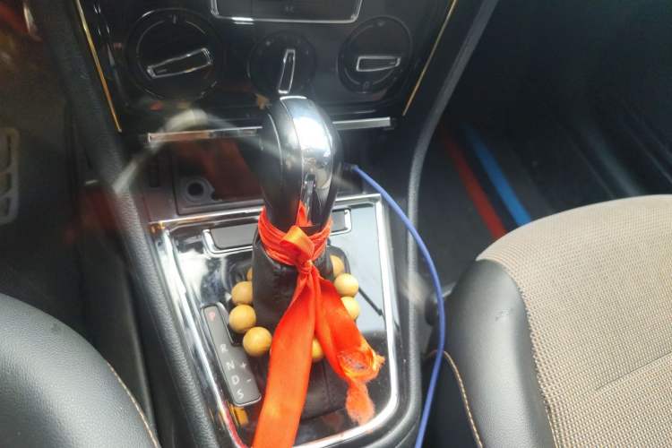 Used Volkswagen C-TREK 2018 1.5L Automatic Comfort Model Gear Lever