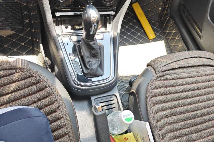 Used Volkswagen C-TREK 2018 1.5L Automatic Comfort Model Gear Lever