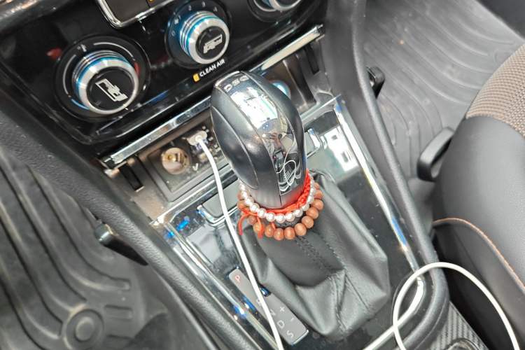 Used Volkswagen C-TREK 2018 230TSI DSG Comfort Model Gear Lever