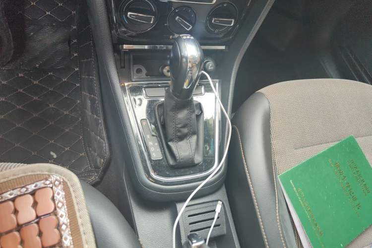 Used Volkswagen C-TREK 2018 230TSI DSG Comfort Model Gear Lever