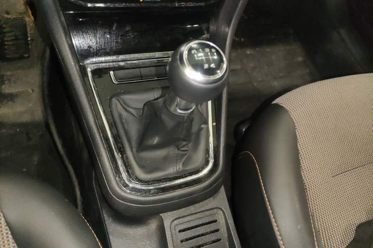 Used Volkswagen C-TREK 2018 1.5L Manual Comfort Model Gear Lever