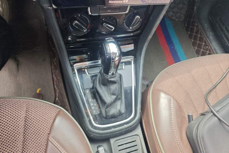 Used Volkswagen C-TREK 2018 230TSI DSG Comfort Model Gear Lever